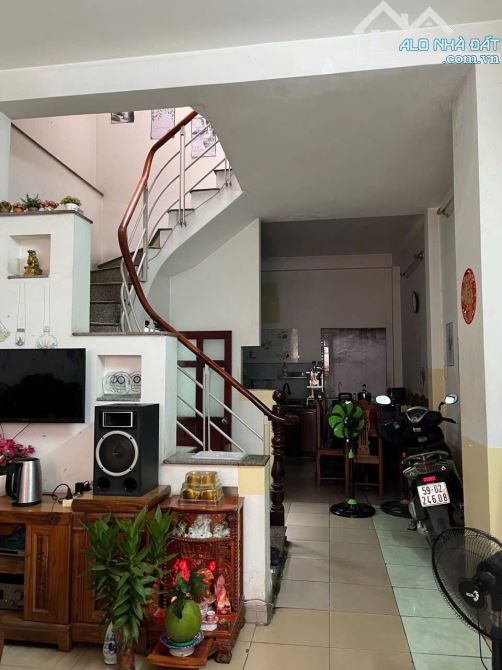 Bán nhà hẻm xe hơi 57m2 giá chỉ 5,6 tỷ cực đẹp - 1