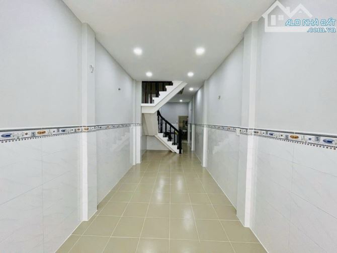 Chủ đi định cư gấp bán nhà Lê Văn Sỹ, 47m2, 4 tầng, hẻm xe hơi, chỉ hơn 7 tỷ (20253453C) - 1