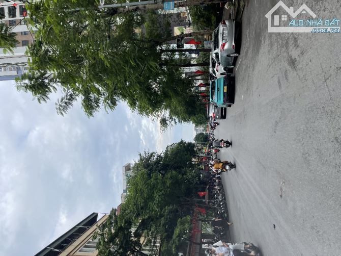 Bán 93m2 Đất, mặt tiền 6.3m tại Khương Đình, lô góc ô tô đỗ, sổ chính chủ - 1