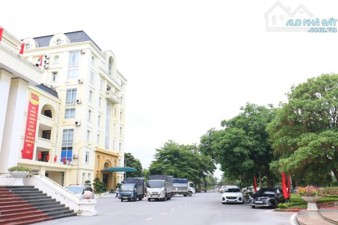 SIÊU PHẨM T.T THỊ TRẤN QUANG MINH - 1