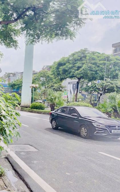 MẶT PHỐ - Ô TÔ ĐỖ CỬA - VỈA HÈ RỘNG - GIÁ CHỐT CHỈ TRONG TUẦN NÀY! - 1