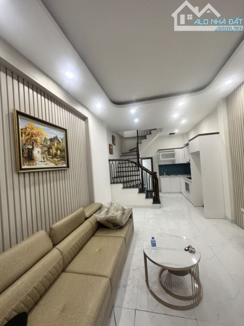 NHÀ MỚI ĐẸP - FULL NỘI THẤT - GẦN CHỢ, TRƯỜNG - BA BƯỚC RA Ô TÔ TRÁNH -5.8 tỷ - 1