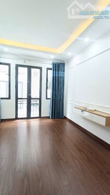 TỔ ẤM THẠCH BÀN, NGÕ THOÁNG, 5 TẦNG, 30M2, MT: 3.8M, GIÁ CHỈ 6.3 TỶ - 1