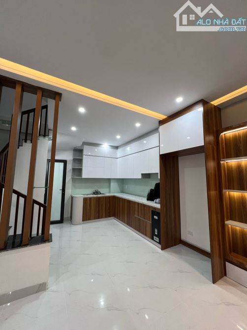 Bán nhà Bát Khối – Cự Khối, 30m², 4.5 tỷ - 1