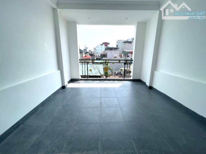 99 Xuân La, nhà đẹp full nội thất, 15m ra oto tránh, sổ 52m2 x 6 ngủ. Giá 13.8 tỷ - 12