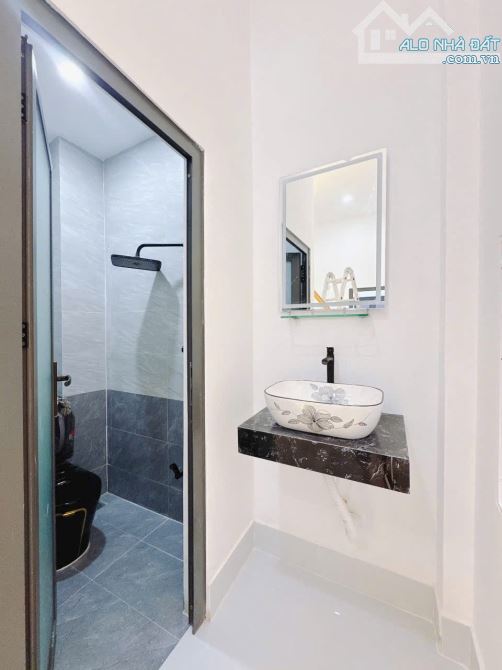 BÁN NHÀ 3 TẤM KHU NGUYỄN KHOÁI Q4 HẺM 3M AN NINH GIÁ 4 TỈ 150 TL DÂN CƯ SÁT MT CÁCH 30M - 12
