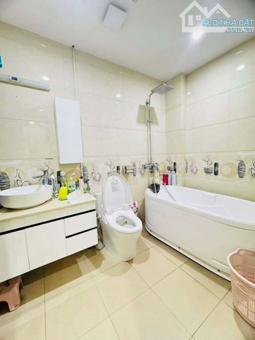 NHÀ 7 TẦNG DÂN XÂY- THANG MÁY - PHÂN LÔ VIP- PHỐ ÔTÔ-FULL NỘI THẤT VIP - KINH DOANH - 13