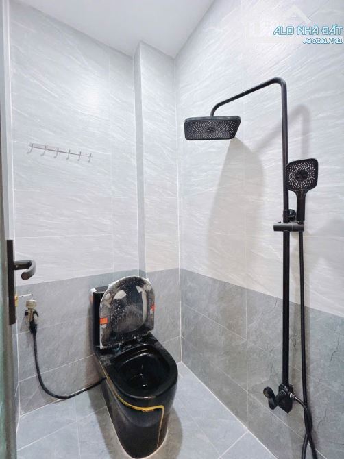 BÁN NHÀ 3 TẤM KHU NGUYỄN KHOÁI Q4 HẺM 3M AN NINH GIÁ 4 TỈ 150 TL DÂN CƯ SÁT MT CÁCH 30M - 14