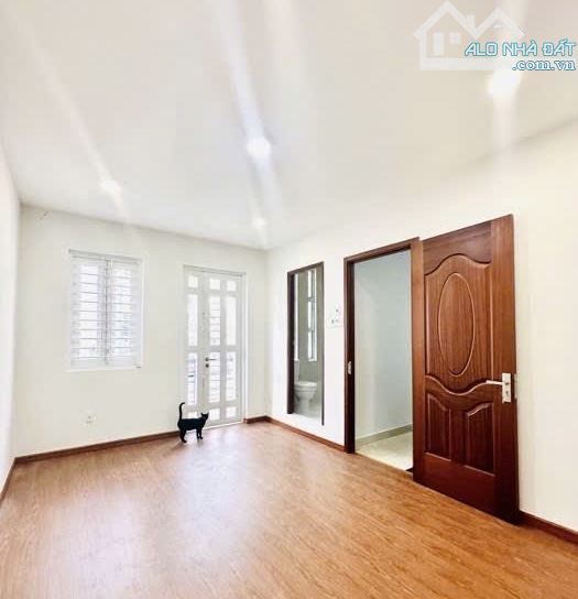 Nhà Khu VIP Lê Văn Sỹ - HXH Đẹp -  DT 63m2(5.2x12) - 2