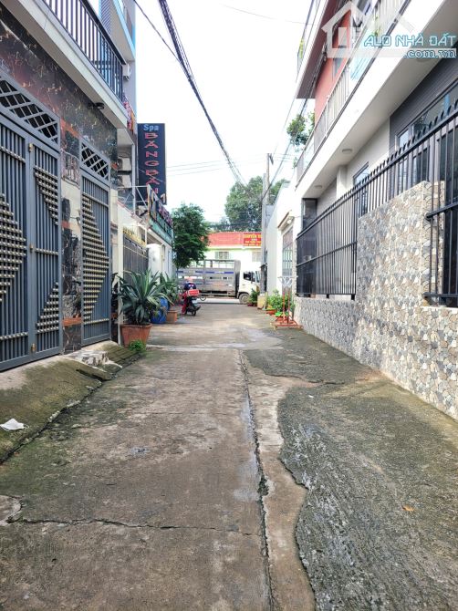 Bán nhà cấp 4 gác lửng cách đường Bùi Thị Xuân 50m p.Tân Bình Tp.Dĩ An chỉ 2ty600 TL M7296 - 2