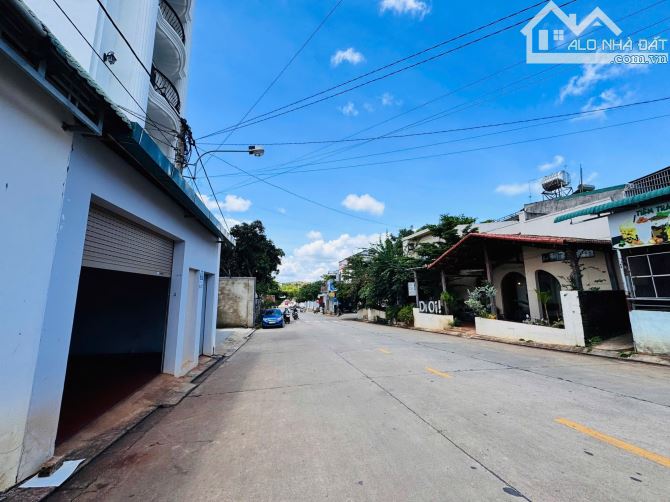 BÁN ĐẤT TẶNG NHÀ MẶT TIỀN ĐƯỜNG Y NUÊ P. EATAM - Loctran - 2