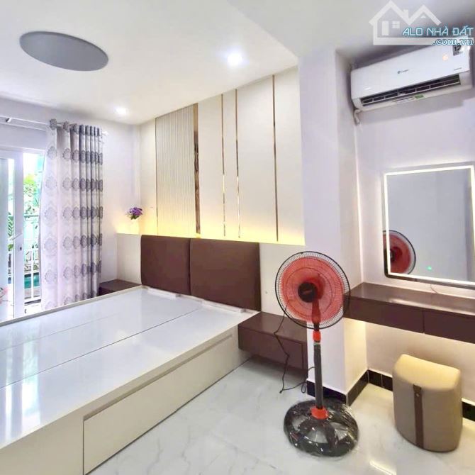4 Tỷ nhỉnh: Cầu vượt 3/2 Quận 10 - Căn góc 2 view 3 Phòng ngủ 4 Tầng Full nội thất. VŨ - 2