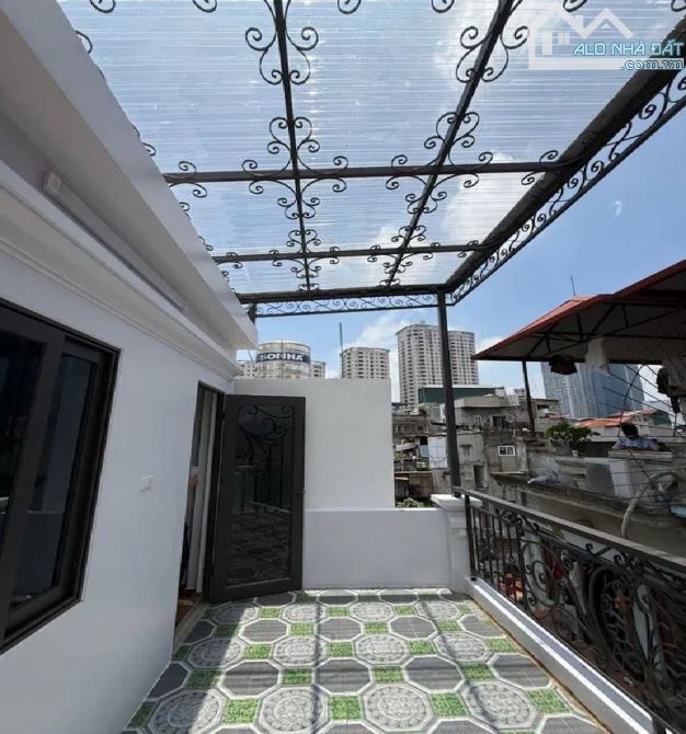 Bán ngay nhà Cầu Giấy, nột thất hiện đại, ô tô đỗ cửa, gần phố, dt 38m2, giá nhỉnh 10 tỷ - 2