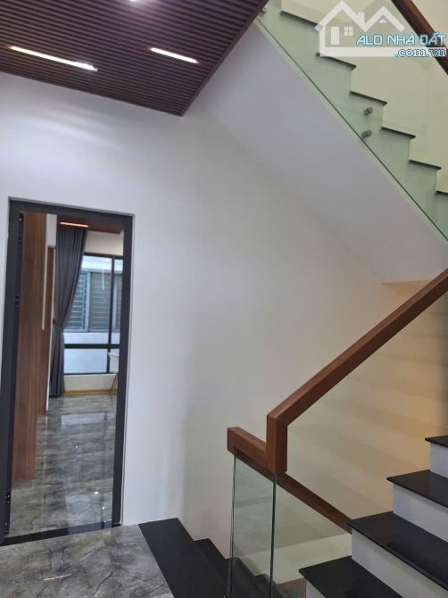 💥 Bán nhà 3 Tầng Mặt tiền đường 5m5 Sát Biển HÒA MINH. DT 78m2 x3 MÊ - chỉ 6 tỷx - 2