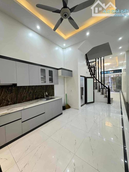 BÁN NHÀ ĐẸP 2.89 TỶ 3 TẦNG 52.8M2 Ô TÔ ĐỖ CỬA NGÕ GIẢI PHÓNG - 2