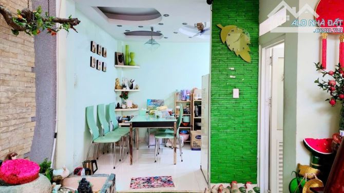 Hơn 9T - Cư xá Đô Thành Quận 3, sau căn mặt tiền DT 55m2 5 tầng mới. - 2