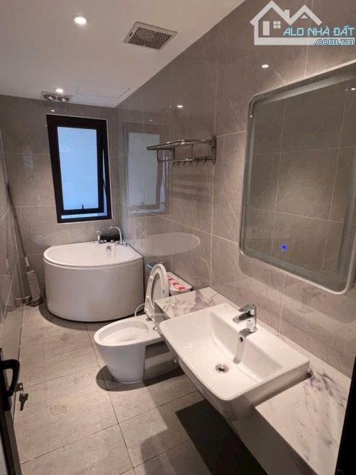 Bán nhà Phường Việt Hưng 30m-5Tầng-5tỷ290tr - 2