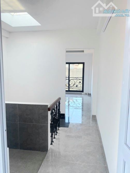 BÁN NHÀ NGỌC HỒI CẠNH BẾN XE NƯỚC NGẦM 38M 5 TẦNG 20M RA MẶT PHỐ