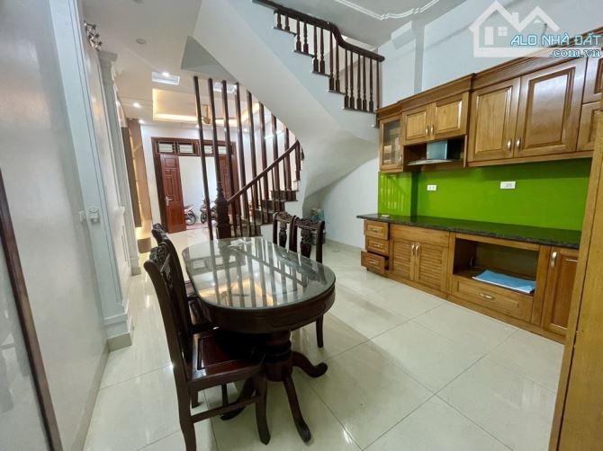 LONG BIÊN CÓ 1 CĂN DUY NHẤT, NHÀ MỚI ĐẸP 5 TẦNG SÁT MẶT PHỐ, NỘI THẤT CƠ BẢN - 2