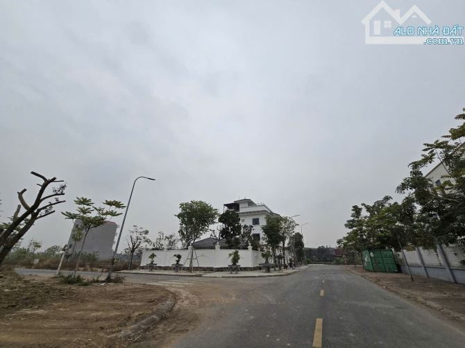 Bán lô Biệt Thự Đấu Giá Kim Chân nhìn Vườn Hoa, Bắc Ninh / Dt 280m2 MT 14m giá hơn 8 tỷ - 2