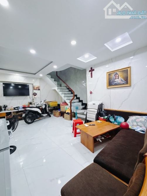 CHÍNH CHỦ BÁN NHÀ 5 LẦU TÔN ĐẢN Q.4 LÔ NHÌ HẺM 3M5 DTSD 150M2 NGANG 8 CHỈ NHỈNH 6TỶ XÍU - 2