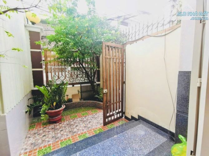 BIỆT THỰ MẶT TIỀN PHÚ NHUẬN OTO VÀO NHÀ - 5 TẦNG - 8PN MASTER - 6.5M x 14M VUÔNG A4 -2MT - 2