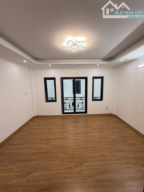 TRẦN ĐĂNG KHOA-CỔ LINH NHÀ DÂN XÂY CỰC CHẮC CHẮN, NGÕ Ô TÔ THÔNG, CÁCH ĐÚNG 1 NHÀ RA MẶT P - 2