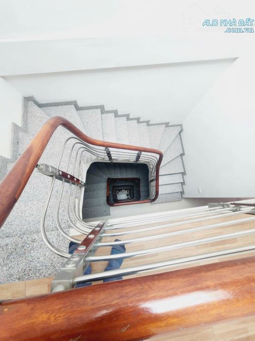 CỰC HIẾM CÓ NHÀ PHỐ ĐỘI CẤN, THÔNG THOÁNG, Ô CHỜ THANG MÁY, CHỈ 15M RA PHỐ. 46M x 5 TẦNG. - 2