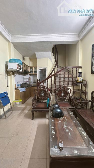 5.95 tỷ, nhà 30m2 sổ đỏ, trung tâm Đống Đa, gần ô tô, ngõ rộng thoáng thẳng tắp - 2