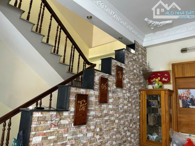 Nhà 3 tầng Mạc Đĩnh Chi Phước Tân dt 121m2 ngang hơn 6m đường 13m - 2