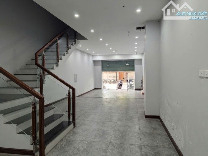 Bán gấp! Nguyễn Văn Lộc DT 84m2, 5 tầng, MT 5.8m, ô tô tránh, vỉa hè, KD, nhỉnh 24 tỷ - 2
