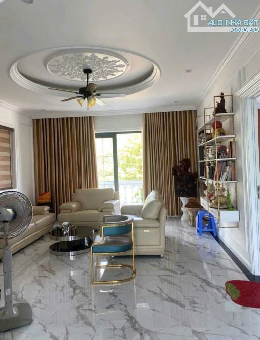 Bán hoặc  Biệt Thự Đẹp Luxury 3 Tầng Ven Sông Tắc , Vị Trí Đẹp Gần Trung Tâm Phố - 2