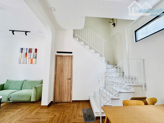 NHÀ MỚI THIẾT KẾ TỐI GIẢN CỰC XINH - NGAY GẦN NGUYỄN VĂN TRỖI, HUỲNH VĂN BÁNH - 45m2 - 4 P - 2