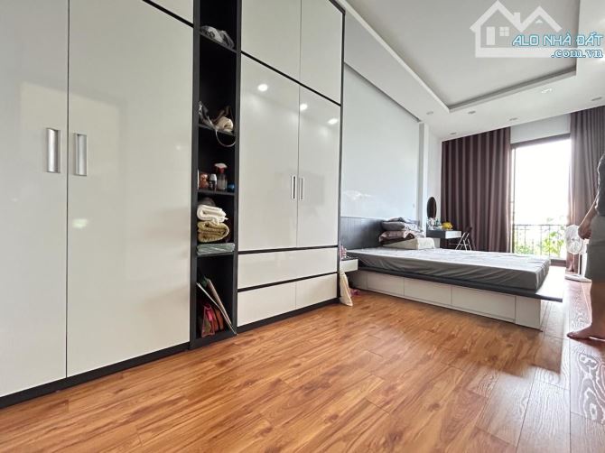 Mặt hồ Hoàng Cầu - 6 tầng thang máy - Ô tô tránh - vừa ở vừa kinh doanh - Nhỉnh 18 tỷ - 2