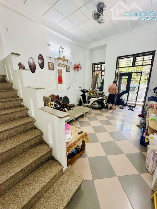 Bán Đất Tặng Nhà - Mặt Tiền Tôn Thất Thiệp - Sau Đại Học Kinh Tế - 60m2 - MT 4m - 8Ty2. - 2