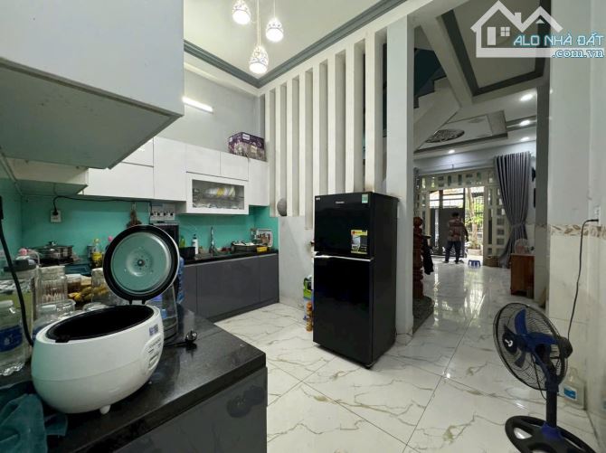 50M² 4Tầng BTCT 5Phòng Ngủ Hẻm Xe Hơi Thông Thống Nhất - 2