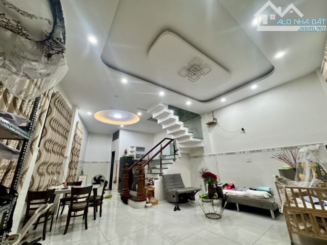 NHÀ LÔ GÓC - ĐƯỜNG 8M XH TRÁNH - 2 TẦNG - 105M2 ( 8x13 ) - 8,5 TỶ - LÊ ĐỨC THỌ, GÒ VẤP. - 2
