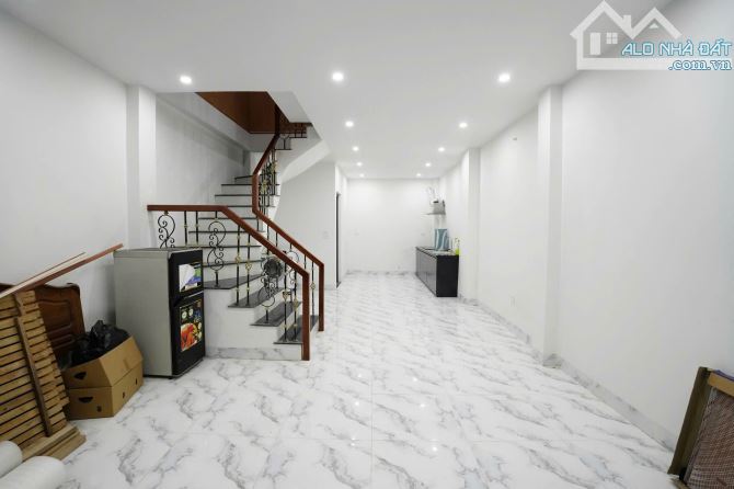 Cho thuê nhà nguyên căn mới kinh kong ngõ 261 Bùi Xương Trạch 50m2 x 2 tầng, 2 ngủ, 8tr5 - 2