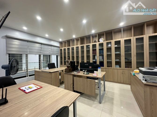 SIÊU HIẾM 27 TỶ - 68M2 - 5.8M MẶT TIỀN - NHÀ PHỐ NGUYÊN HỒNG - PHÂN LÔ VỈA HÈ Ô TÔ TRÁNH - 2