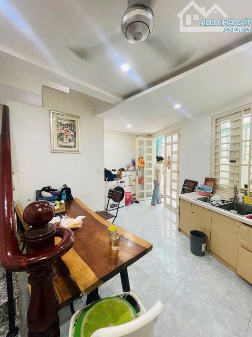🔥GIÁP Q1 NHÀ 4 TẦNG, 26m2 ,GIÁ CHỈ NHỈNH 5 TỶ vị trí : NGUYỄN CỬU VÂN, P17.Q BÌNH THẠNH - 2