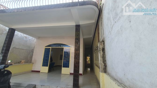 Bán nhà mặt tiền Trần Hưng Đạo, P.Đông Hoà, Dĩ An, DT 180m2 (6 x 30) giá 15,5 tỷ - 2