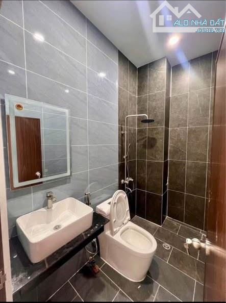 Chủ vỡ nợ Bán gấp căn nhà  lầu, giá 2 tỷ xxx ngay cây xăng 75 đường Đồng Khởi - 2