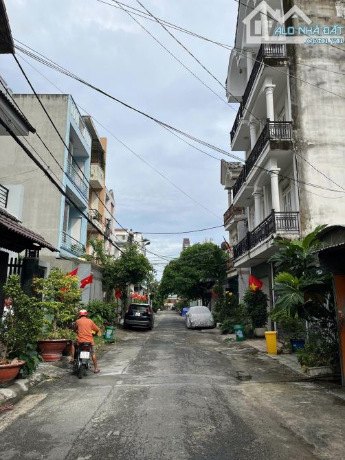 Nhà trệt 2 lầu MT Trần Thị Do, P. Hiệp Thành, DT 5x17m giá 7,1 tỷ TL : - 2