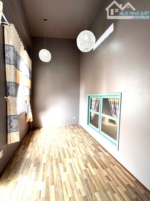 Cho thuê nhà 3 lầu Đào Tông Nguyên, Nhà Bè, DT 8 x12,5m. Giá 15 triệu/ tháng - 2
