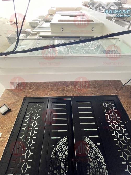 11.3 Tỷ...CCMN Cầu Giấy, Thang máy, 12 phòng, dòng tiền: 60tr/th - 2