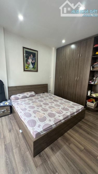 NGUYỄN VĂN CỪ - NHÀ DÂN XÂY - 40M 4T MT 4M - NGÕ RỘNG 2.5M - GẦN Ô TÔ - TẶNG NỘI THẤT - 2