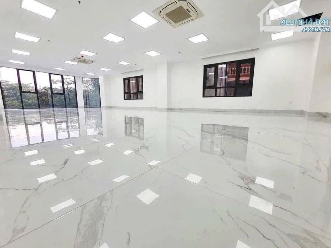 Gấp! Lô góc mặt phố Nguyễn Chí Thanh, KD, 8T thang máy thông sàn, MT6m, DT 1.3 tỷ/năm - 2