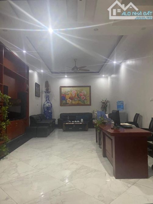 138M PHÂN LÔ 2 Ô TÔ TRÁNH-GARA 2 ÔTÔ-T MÁY, TT VIỆT HƯNG PHỐ, MT 8M, THIẾT KẾ TINH TẾ. - 2