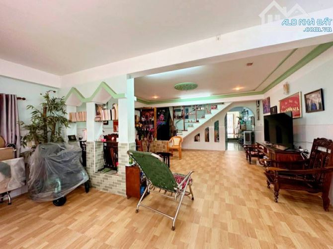 BÁN NHÀ GẦN KINH DƯƠNG VƯƠNG - 2 TẦNG 400M2 - NGANG TO 20M - HẺM XE HƠI - CHỈ 21.X TỶ - 2