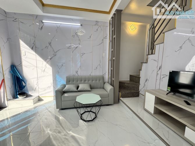 HẺM 8M - SAU LƯNG ĐẦM SEN -LẠC LONG - P.3- Q.11- DT: 3.5*5M – 4 TỶ 980 - 2